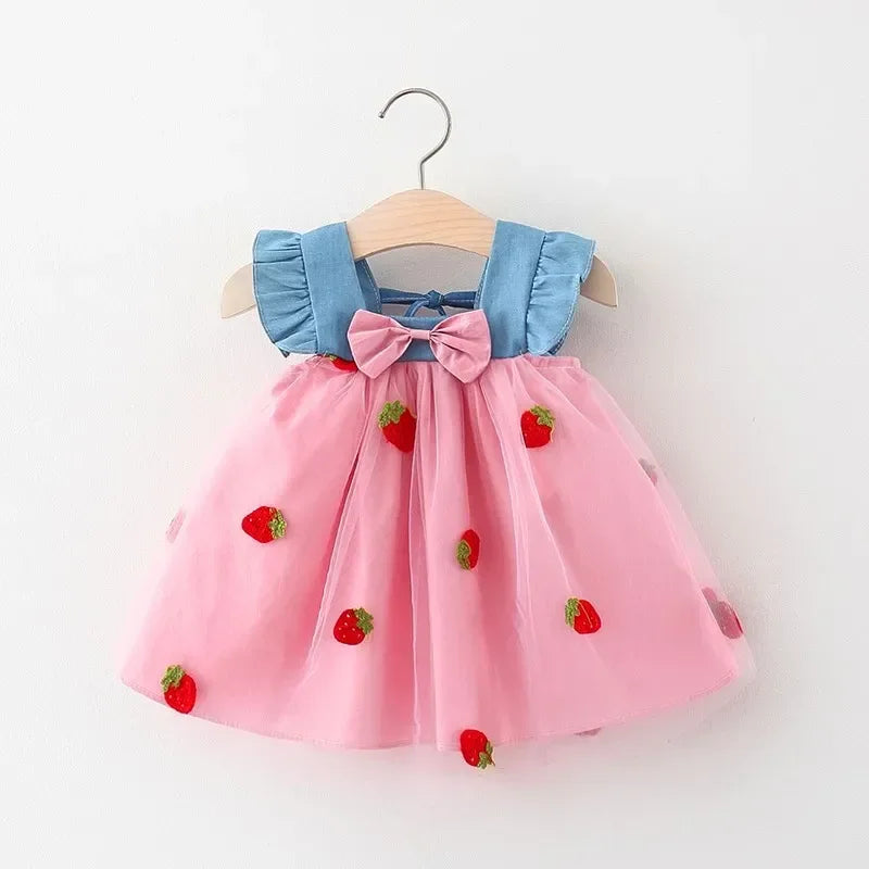 (0-3 Years) Summer New Girls Dress Small Flying Sleeve Bow A-child Dress Embroidered Strawberry Cool Princess Dress