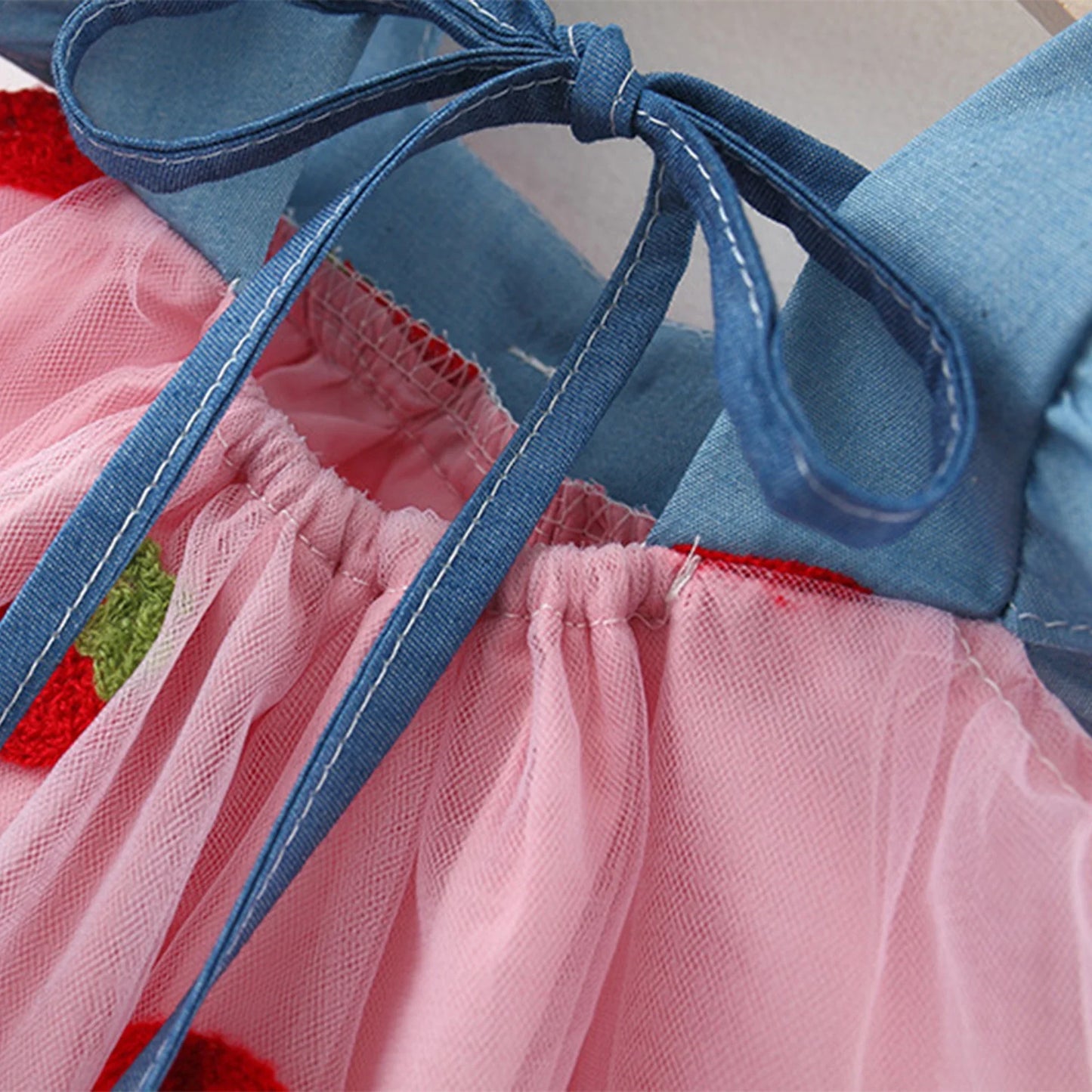 (0-3 Years) Summer New Girls Dress Small Flying Sleeve Bow A-child Dress Embroidered Strawberry Cool Princess Dress